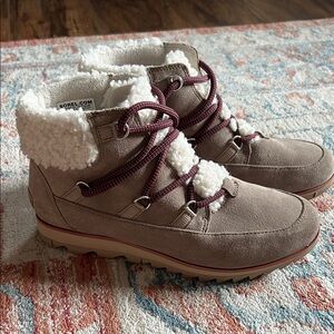 Sorel Women's Harlow Lace Cozy Waterproof Boots Size 8.5